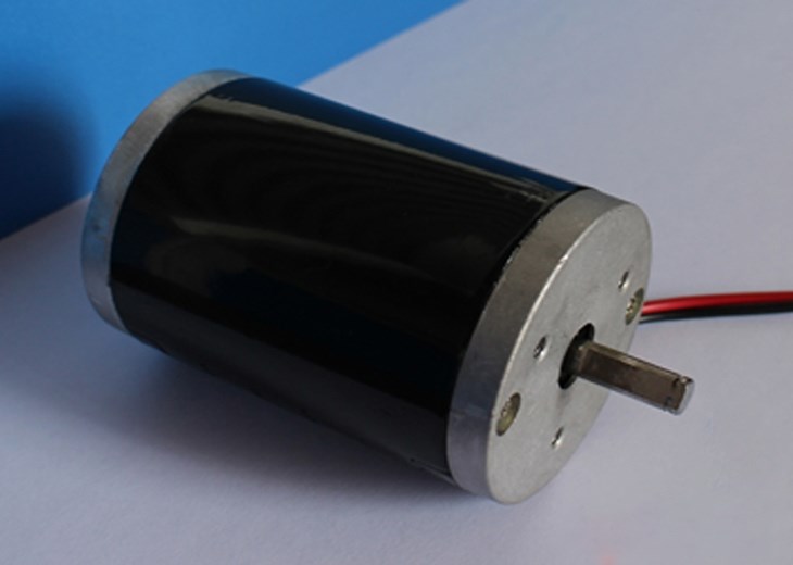 Động cơ DC trên máy chạy bộ có công suất phổ biến từ 2 - 4.5HP