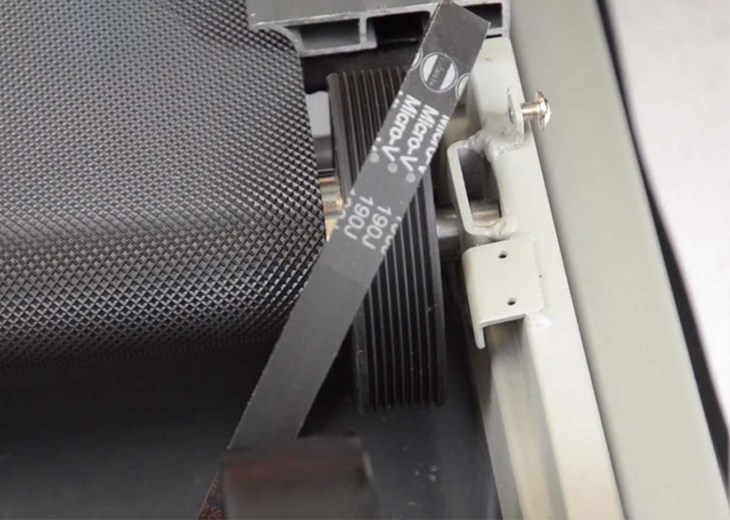 Điều chỉnh độ căng của dây curoa vừa phải để không làm hư hỏng động cơ và đảm bảo an toàn khi tập luyện