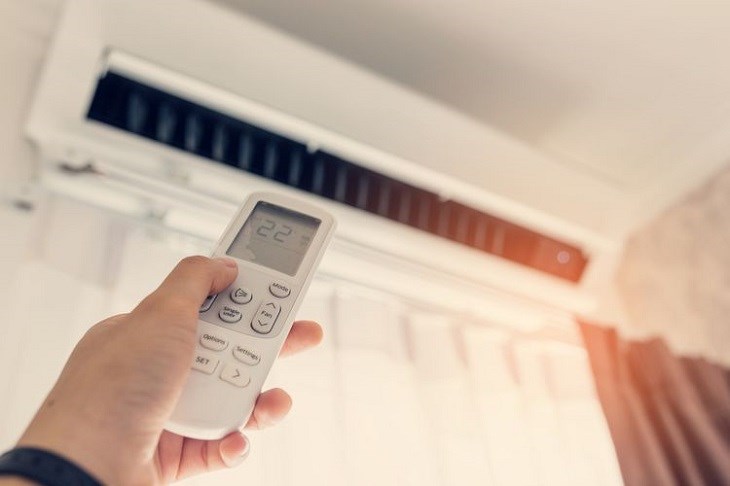 Tắt hoặc giảm nhiệt độ điều hòa Tắt hoặc giảm nhiệt độ điều hòa