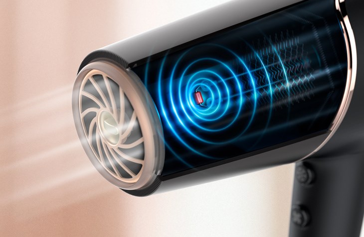 Máy sấy tóc sở hữu công nghệ ThermoShield cảm biến nhiệt độ siêu nhạy, tối ưu hóa nhiệt độ để bảo vệ mái tóc của bạn