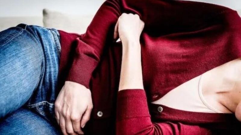 Đau bụng kinh dữ dội có thể là triệu chứng của lạc nội mạc tử cung