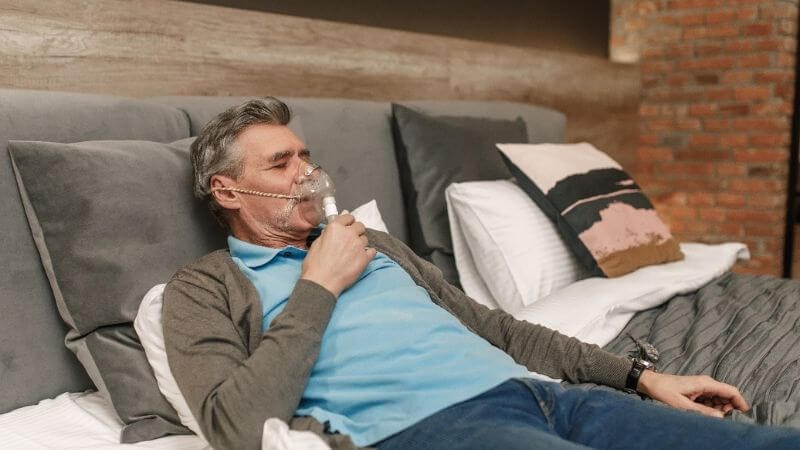 Chăm sóc giảm nhẹ bằng liệu pháp oxy giúp giảm triệu chứng khó thở