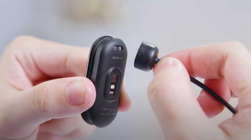 Thời lượng pin của sản phẩm lên đến 14 ngày, đảm bảo không gián đoạn quá trình sử dụng