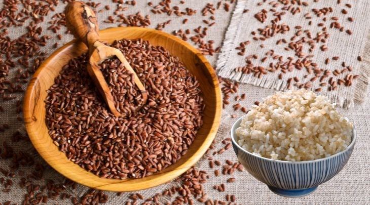 Gạo có tính cứng như gạo lứt sẽ cho thời gian nấu chín lâu hơn các loại gạo thường