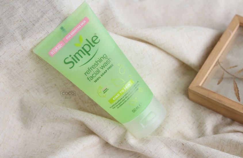 Sữa rửa mặt dạng gel Simple Kind To Skin