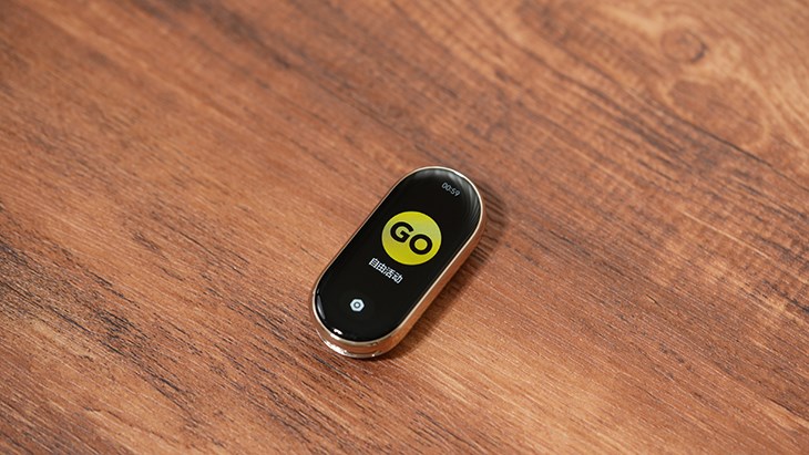 Xiaomi Band 8 có kích thước màn hình 1.62 inch cùng tấm nền AMOLED