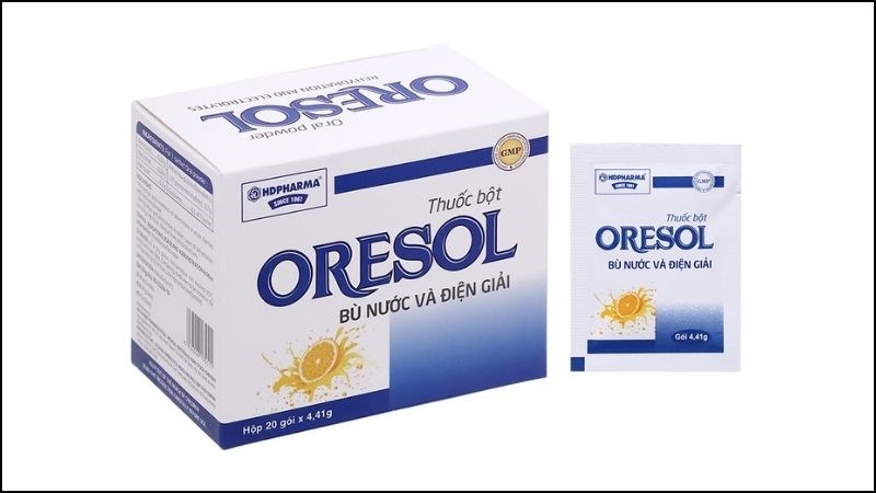 Dung dịch điện giải Oresol dùng để bù nước khi trẻ bị sốt và tiêu chảy