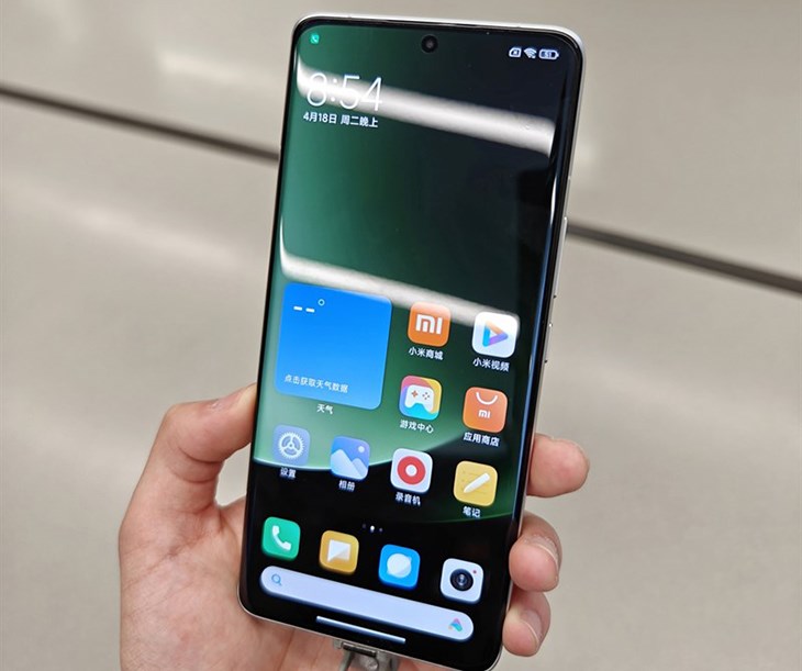 Xiaomi 13 Ultra được trang bị màn hình có kích thước 6.73 inch cùng tấm nền C7 LTPO OLED mang đến khả năng hiển thị chi tiết