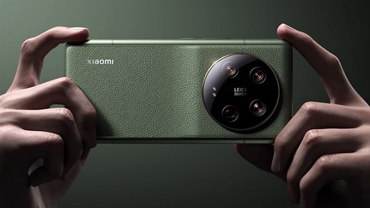 XIaomi 13 Ultra sở hữu mặt lưng được làm bằng da vô cùng đặc biệt