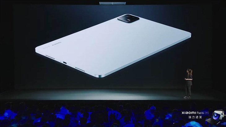 Xiaomi Pad 6 sở hữu mặt lưng được phủ nhắm hạn chế tình trạng bám vân tay