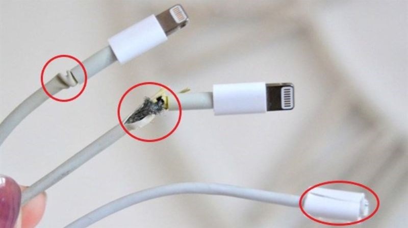 Bạn sẽ không thể sạc được cho tai nghe nếu cáp sạc đi hư