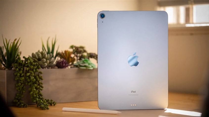 Cả 2 dòng iPad đều sở hữu thông số camera trước và sau là 12 MP