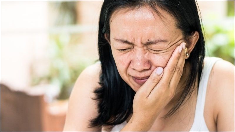 Đau dây thần kinh số 5 gây cơn đau đột ngột như điện giật