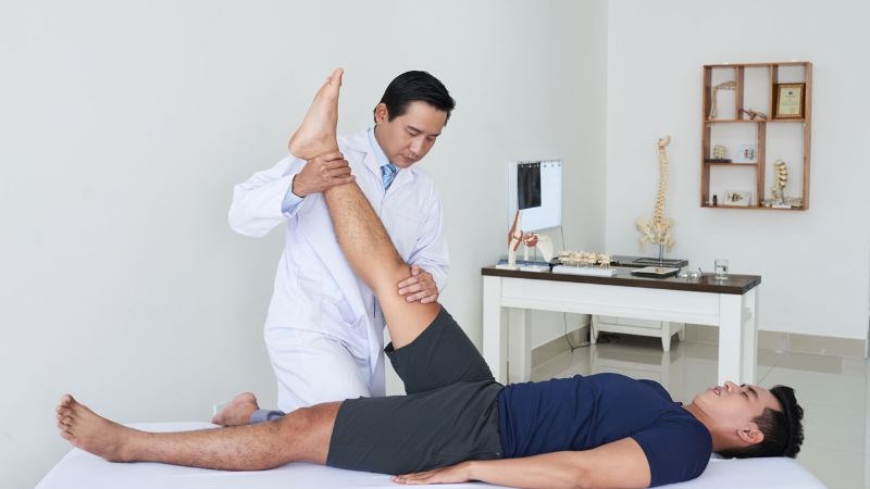 Thực hiện các bài tập vật lý trị liệu trong điều trị tình trạng đau thắt lưng