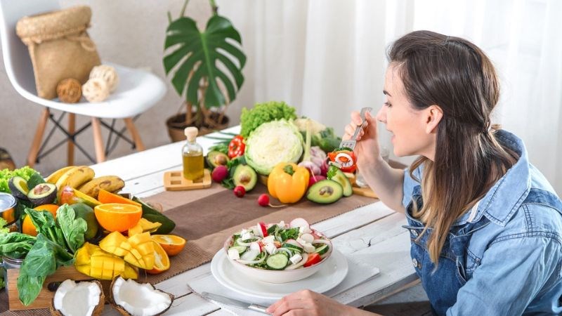 Chế độ ăn đóng vai trò quan trọng trọng kiểm soát cân nặng