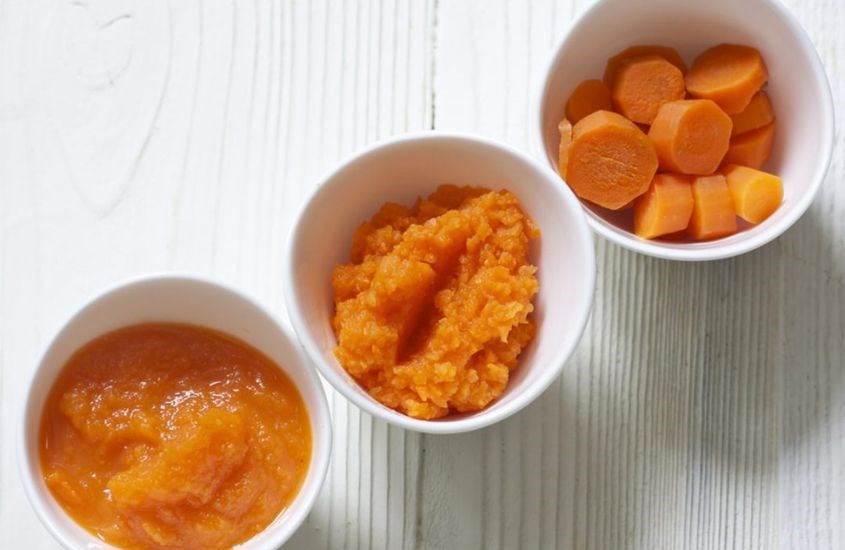 Mẹ có thể tăng dần độ thô cho con bằng cách chế biến đa dạng hơn