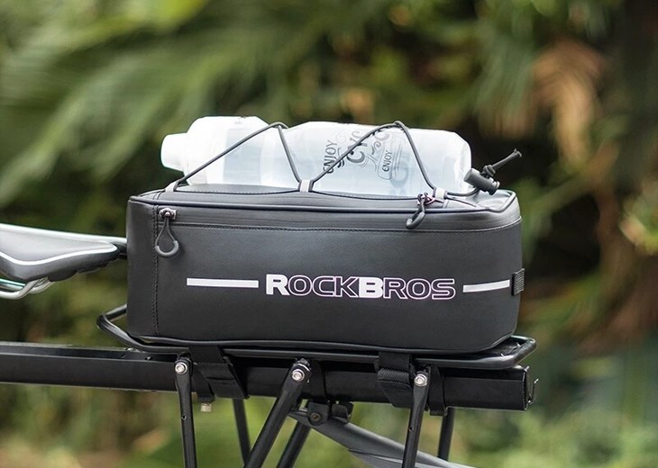 Túi yên xe đạp RockBros A17 Đen được trang bị thêm dây chun phía trên cho phép bạn có thể đựng thêm các vật dụng như nước,...