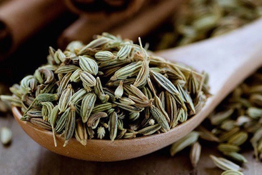 Dùng hạt thìa là mẹo dân gian chữa sốt siêu vi thường thấy nhất