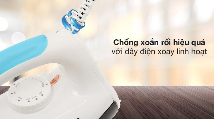 Bàn ủi khô AVA 317 1200W được trang bị chuôi dây điện xoay 360 độ giúp đổi chiều ủi linh hoạt