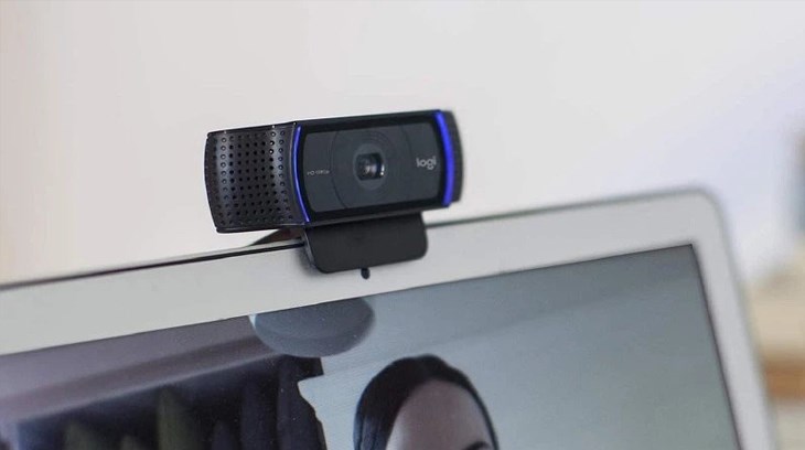 Gắn webcam lên màn hình để ghi lại hành động của bạn dễ dàng hơn