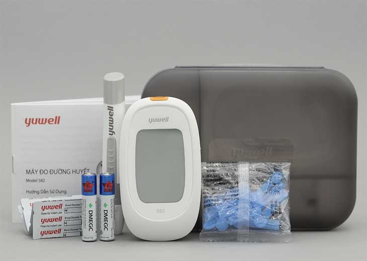 Máy đo đường huyết Yuwell 582 có màn hình lớn giúp dễ dàng quan sát Máy đo đường huyết Yuwell 582 có màn hình lớn giúp dễ dàng quan sát