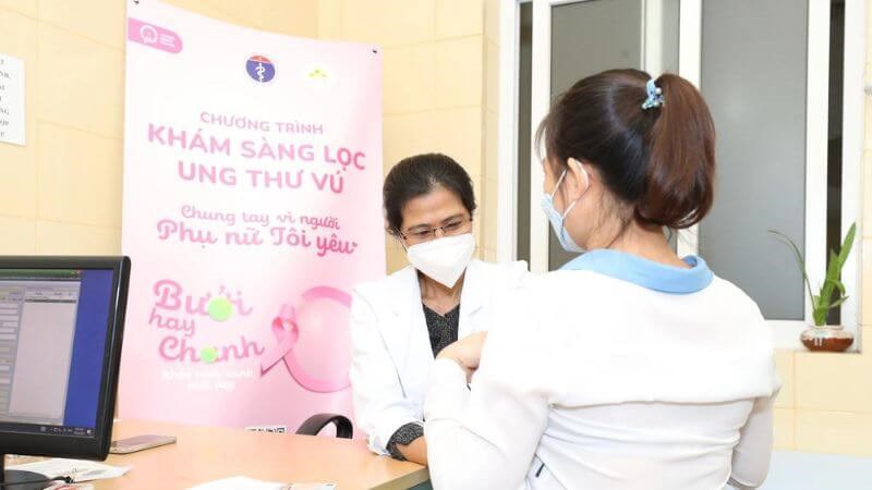 Bệnh nhân ung thư vú nên khuyên người thân của mình đến khám sàng lọc ung thư vú định kỳ