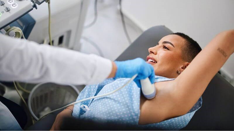 Siêu âm tuyến vú có thể giúp chẩn đoán ung thư vú