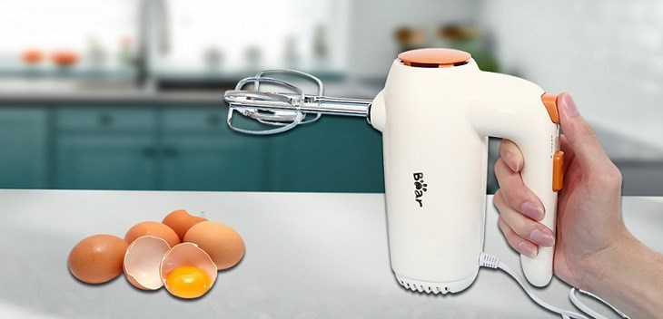 Máy đánh trứng cầm tay Bear DDQ-B01K1 sở hữu mức giá phải chăng chỉ 490.000 VNĐ (cập nhật tháng 05/2023, có thể thay đổi theo thời gian)