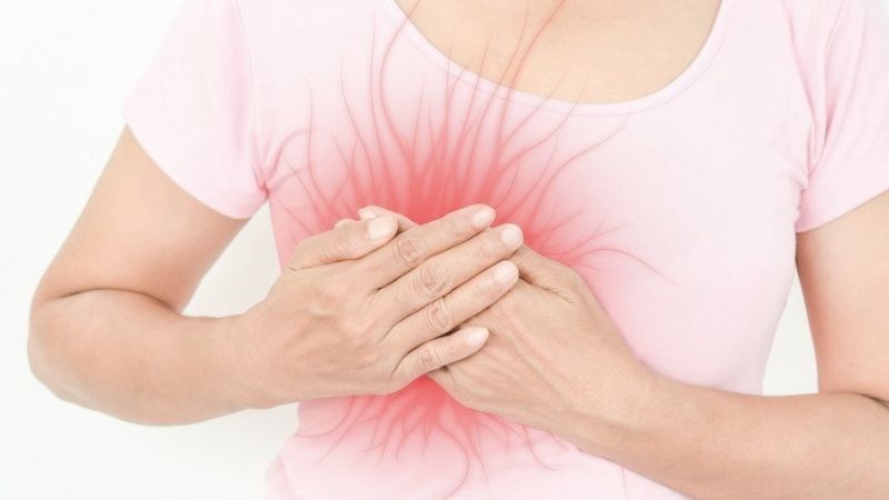 Căng tức ngực là dấu hiệu của tiền mãn kinh