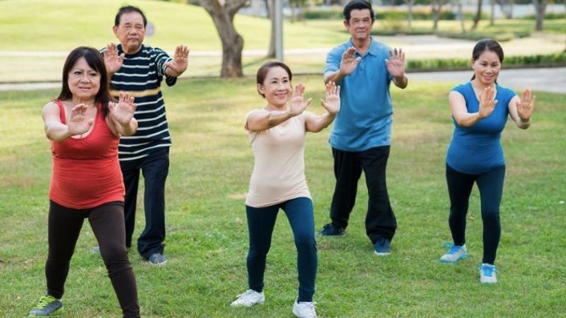 Thực hiện các bài tập vừa sức để giúp đau khớp gối