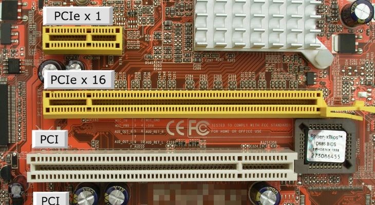Người dùng cần chọn các dòng máy có bo mạch chủ có khe cắm PCI-e x16