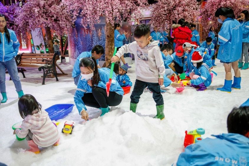 Snow Town là điểm vui chơi 1/6 TPHCM vô cùng độc đáo Snow Town là điểm vui chơi 1/6 TPHCM vô cùng độc đáo