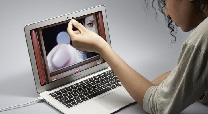 Webcam tự dưng hoạt động là biểu hiện của việc tin tặc chụp ảnh người dùng