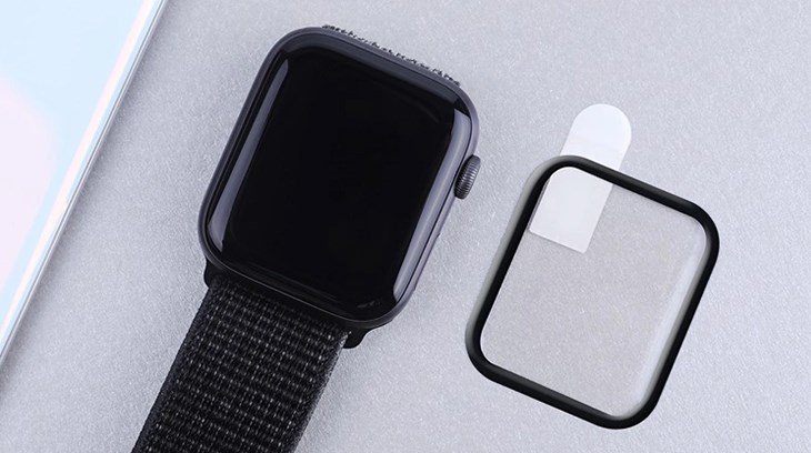 Bạn nên tháo lớp bảo vệ màn hình ra để thử xem có phải lỗi do lớp kính quá dày không