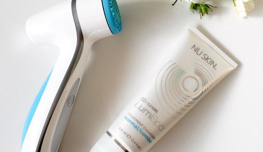 Sữa rửa mặt ageLOC LumiSpa giúp da mềm mịn hơn