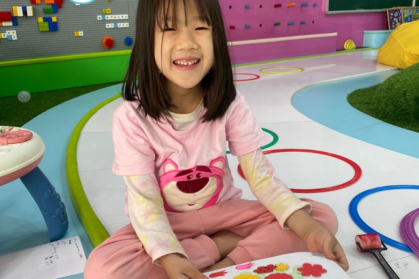 Trẻ vui chơi tại Adela Kids