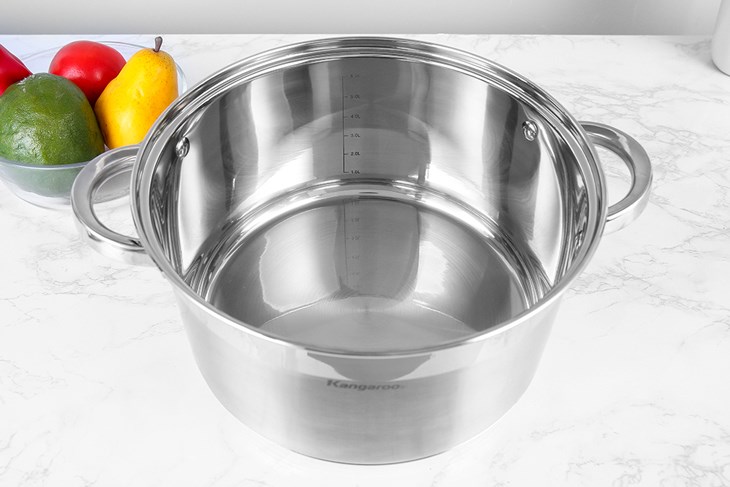 Nồi inox 5 đáy nắp kính 26 cm Kangaroo KG876XL được làm từ chất liệu inox ít bị oxy hóa, an toàn cho sức khỏe và dễ dàng vệ sinh sau khi sử dụng