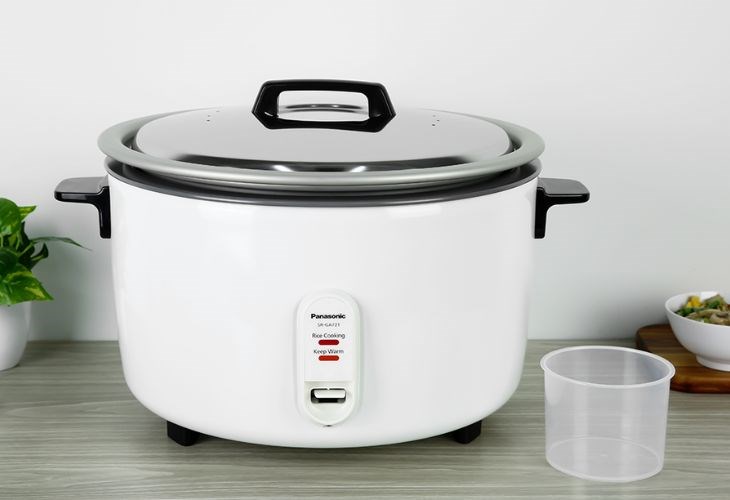 Nồi cơm nắp rời Panasonic 7.2 lít SR-GA721WRA có tay cầm hai bên tiện lợi, dễ di chuyển