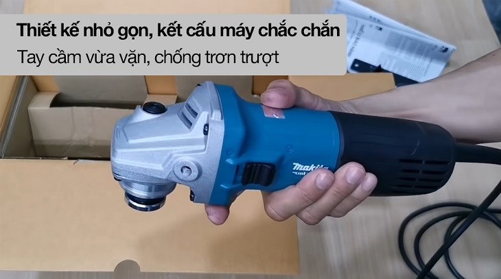 Máy mài góc Makita M9506B 720W sở hữu thiết kế nhỏ gọn, thân máy chắc chắn