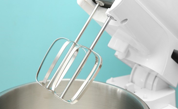 Que trộn hình nón giúp tiết kiệm thời gian nhào bột