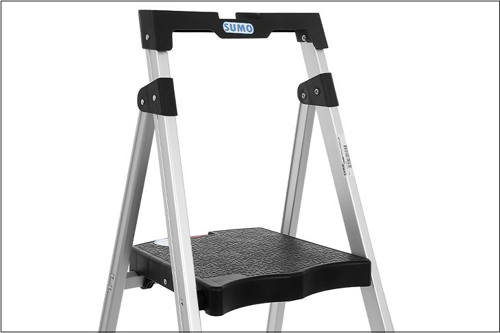 Thang nhôm ghế 4 bậc Sumo ADS-604 có khối lượng 4.58kg và cho khả năng chịu tải trọng lên đến 150kg