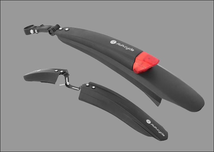 Chắn Bùn Trước Sau Xe Đạp AvaCycle 028 Đen được trang bị thêm đèn báo hiệu giúp bạn yên tâm hơn khi di chuyển trong trời tối