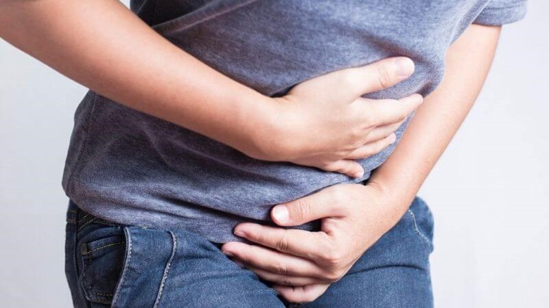 Đau bụng dưới tăng dần là dấu hiệu cần đến thăm khám bác sĩ