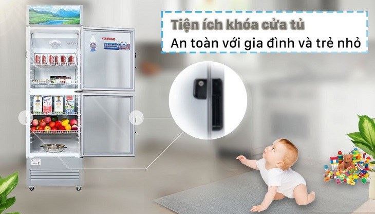 Tủ mát Sanaky 340 lít TM.VH408WL được trang bị khóa cửa, hỗ trợ kiểm soát đóng mở cửa tủ để giảm thiểu tình trạng đổ mồ hôi