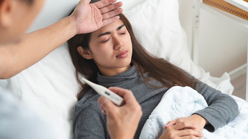 Hãy đến gặp bác sĩ nếu bạn sốt dai dẳng từ 39 độ C trở lên Hãy đến gặp bác sĩ nếu bạn sốt dai dẳng từ 39 độ C trở lên