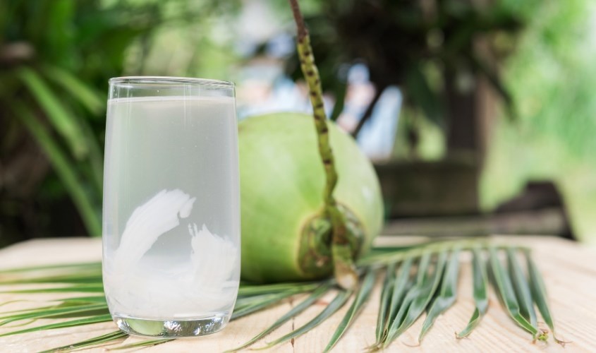 Nước dừa thanh mát cho mùa hè