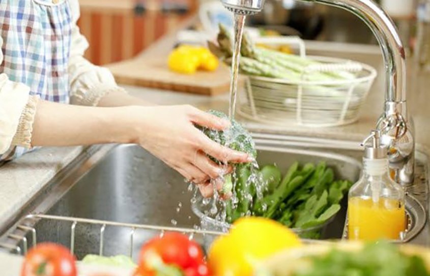 Rửa sạch đồ tươi sống