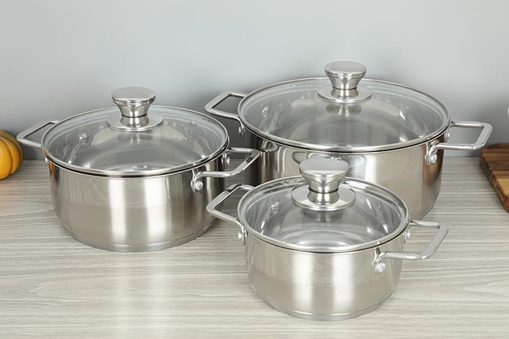 Bộ 3 nồi inox 3 đáy nắp kính Delites BNE009 có đáy nồi 3 lớp chất liệu inox 430 chống rỉ sét, an toàn cho sức khỏe, dễ chùi rửa
