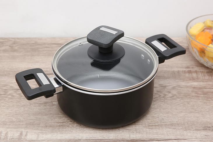 Nồi nhôm nắp kính 18 cm Delites NCDE001-18 có nắp kính trong suốt giúp quan sát thực phẩm dễ dàng