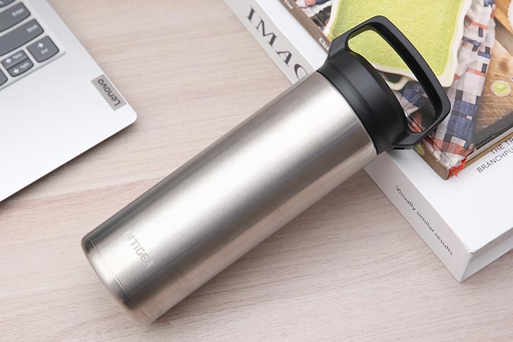 Bình giữ nhiệt inox 480 ml Tiger MEA-B048XSV có kiểu dáng nhỏ gọn tiện cho vào balo, túi xách, mang theo bên mình khi đi ra ngoài